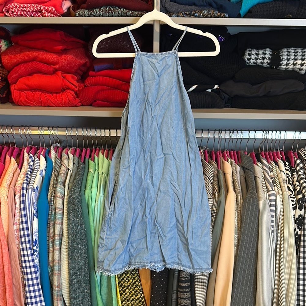 1250 Degree blue chambray sleeveless button back closure 2 pocket dress size S